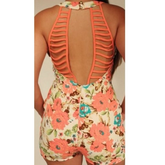 Floral Romper with POCKETS! - Picture 2 of 2